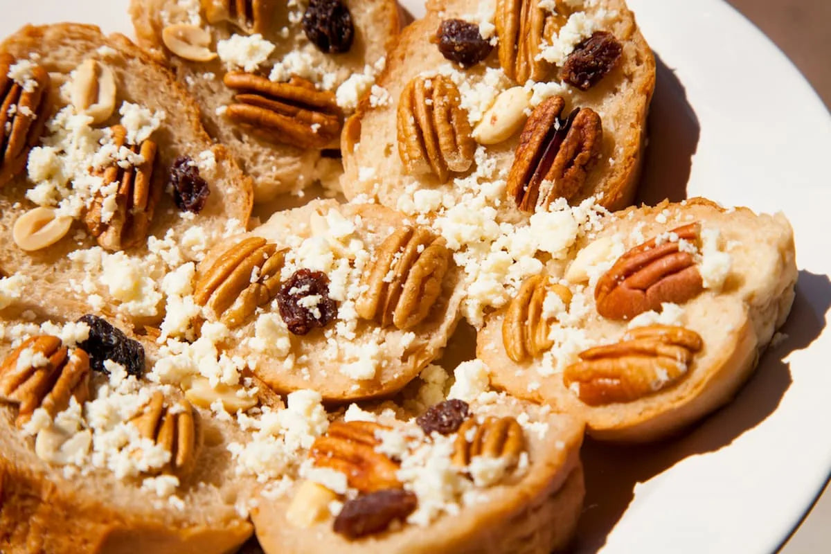 ¡ABRIL SABE A TRADICIÓN! DISFRUTA DE UNA RICA CAPIROTADA EN FAMILIA 💛🍞🥛🍯✨