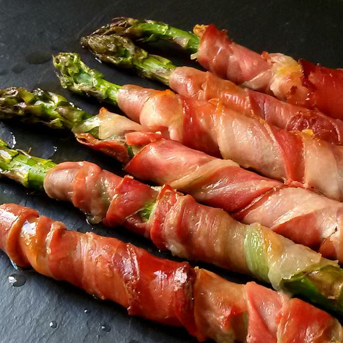 ESPARRAGOS ENVUELTOS EN TOCINO: EL BOCADO PERFECTO PARA SORPRENDER 🥓🌿💜
