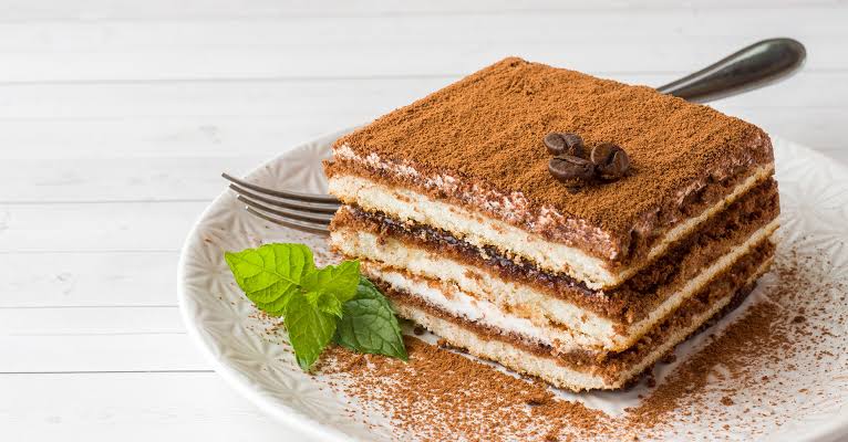 SUAVE, CREMOSO Y DELICIOSO: ASÍ SE DISFRUTA UN PAN DE TIRAMISÚ HECHO CON QUEEN SENSE 🤎☕
