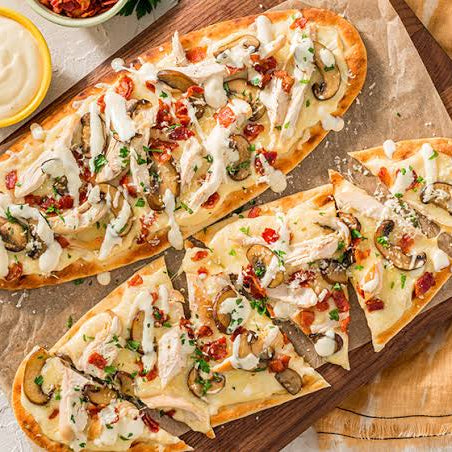 CREMOSAS, IRRESISTIBLES Y LLENAS DE SABOR 🍗🧄🥖🧀