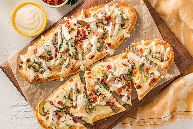 CREMOSAS, IRRESISTIBLES Y LLENAS DE SABOR 🍗🧄🥖🧀